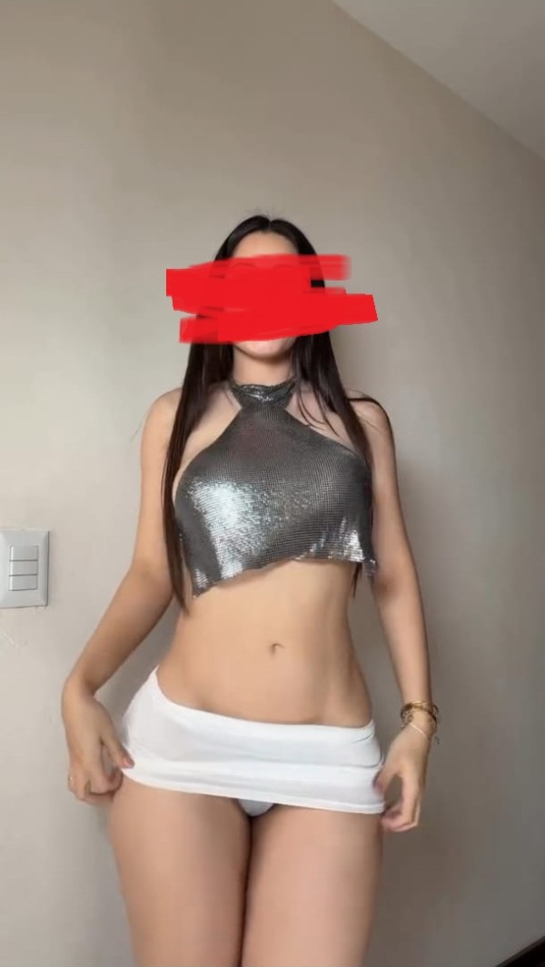 Foto 1 do Conto erotico: CAPÍTULO 1 - Professora + Amigos do marido [ O BEIJO DE BATISMO NO MARIDO ]