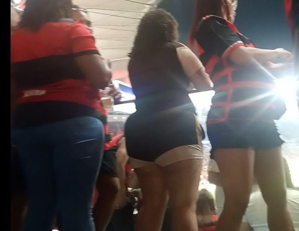 Foto 1 do Conto erotico: Fui ao Estádio ver Futebol e essa Linda BBW parou com o rabão na minha frente