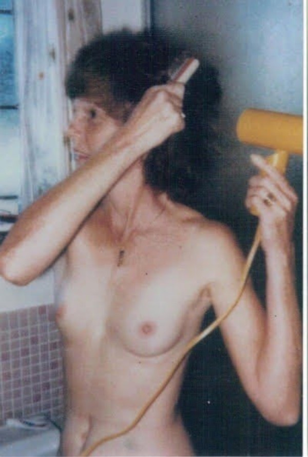 Foto 2 do Conto erotico: Me learning to be naked and modeling nude for art schools.