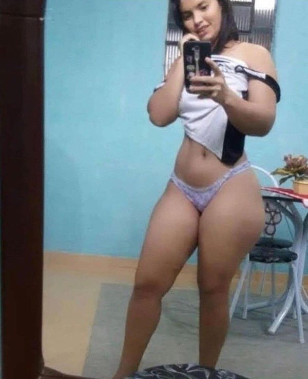 Foto 5 do Conto erotico: - * - * - 154 - A LINDA KARENN. - -