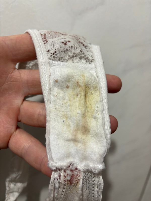 Foto 1 do Conto erotico: Calcinha da minha esposa com porra do negão comedor dela