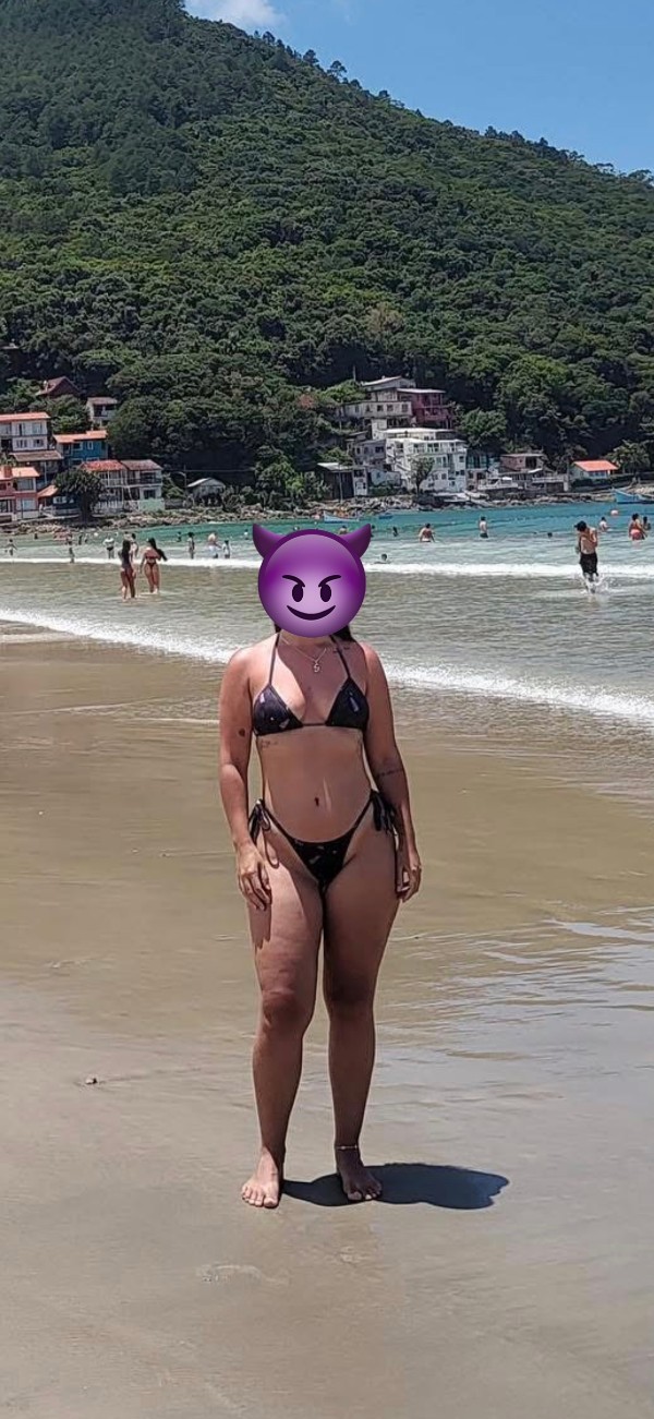 Foto 1 do Conto erotico: Viagem a SC e sendo corno na Praia