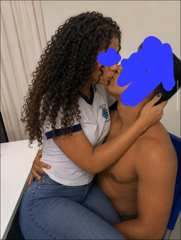 Foto 1 do Conto erotico: Meti piroca na gostosa rabuda da minha sala