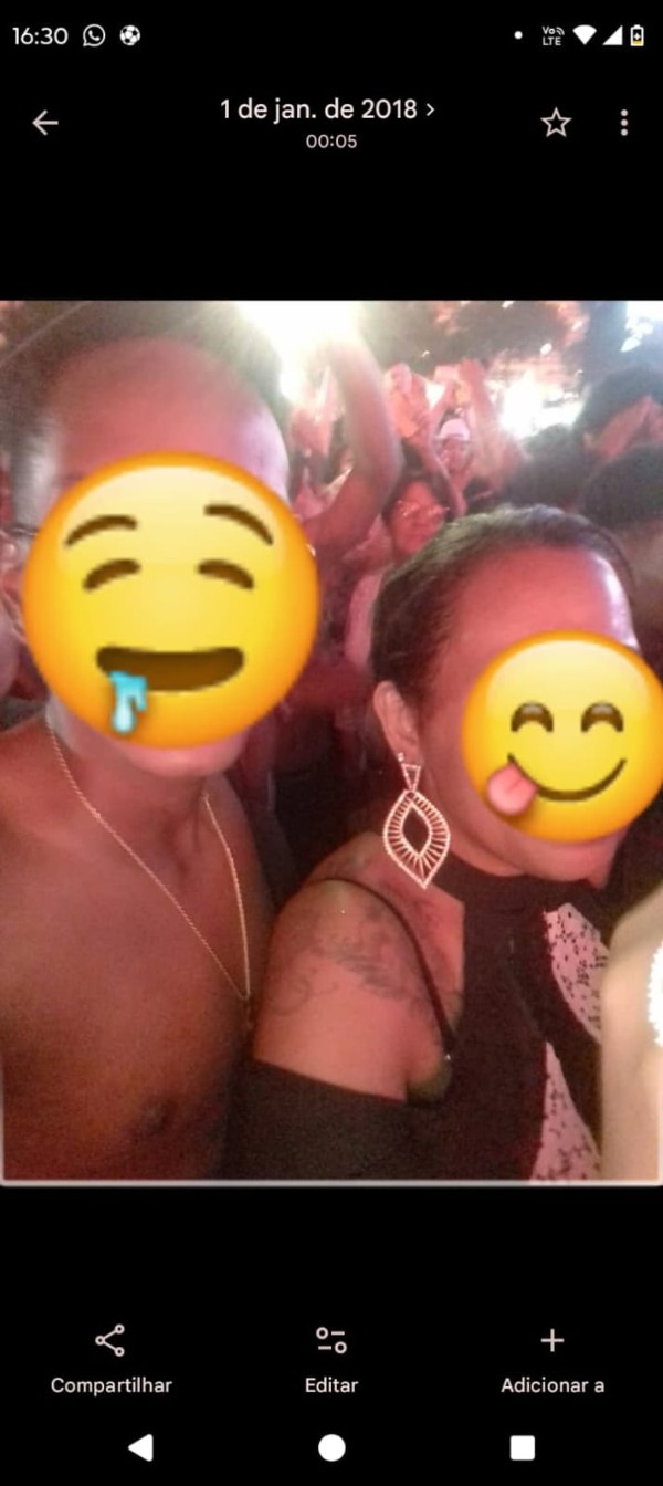 Foto 2 do Conto erotico: [Com foto] A Encoxada de Ano Novo com Juju de Minas Gerais