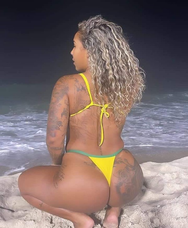Foto 3 do Conto erotico: - * - A LINDA MULHER NA CAMA. - * - * - *