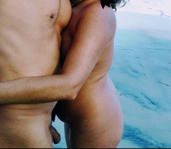 Foto 1 do Conto erotico: EU E MEU AFILHADO NA PRAIA DESERTA