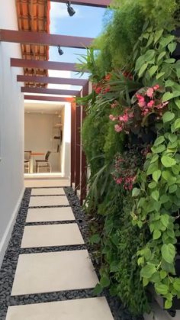 Foto 2 do Conto erotico: A três, por trás da piscina