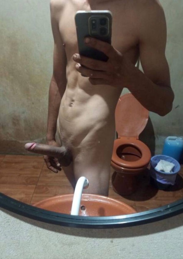 Foto 1 do Conto erotico: O FILHO NOVINHO DA MINHA AMIGA ME RASGOU COM TUDO