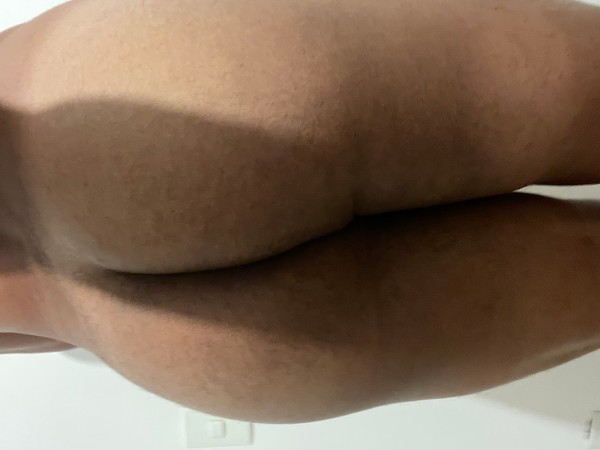 Foto 1 do Conto erotico: Perdendo a virgindade com o maduro amigo do meu pai