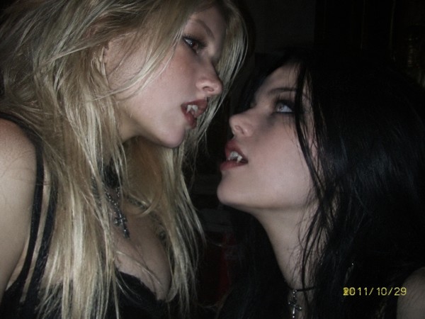 Foto 3 do Conto erotico: Vampira louca de desejos por sangue da ninfeta jovem