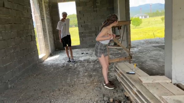 Foto 1 do Conto erotico: Casal vai a um casa abandonado para fumar maconha, ela acabar dando para o morador de rua.