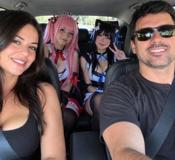 Foto 1 do Conto erotico: Num concurso de cosplay meu pai me comeu na frente de todos sem ninguém perceber - parte 2