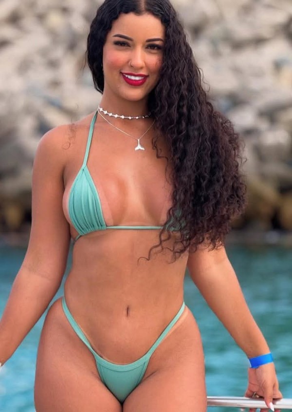 Foto 1 do Conto erotico: - . – O CHARME, A BELEZA E O CARISMA DE UMA LINDA MULHER. - - - -