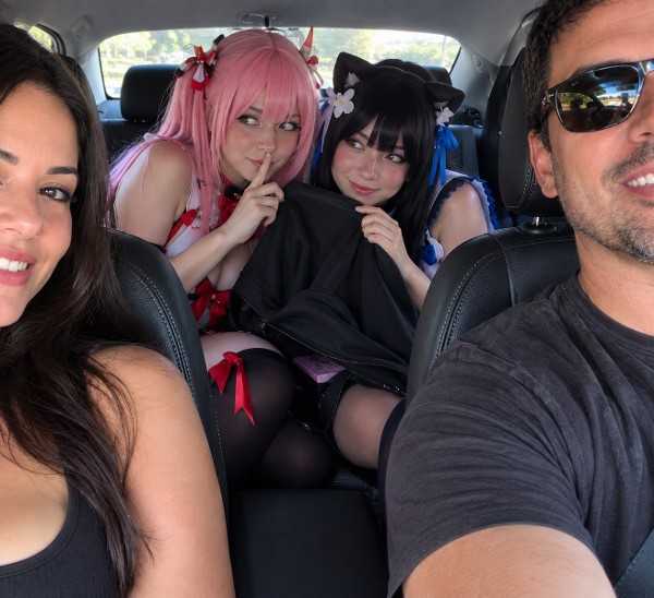 Foto 2 do Conto erotico: Num concurso de cosplay meu pai me comeu na frente de todos sem ninguém perceber - parte 2