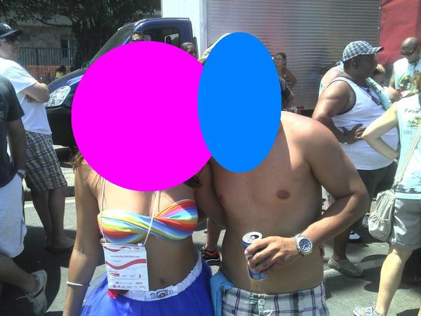 Foto 1 do Conto erotico: Bloco de carnaval com a Namoradinha - a 1ª praia