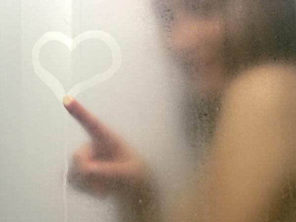 Foto 1 do Conto erotico: Sexo apaixonado no chuveiro! (Thalia e Eu)
