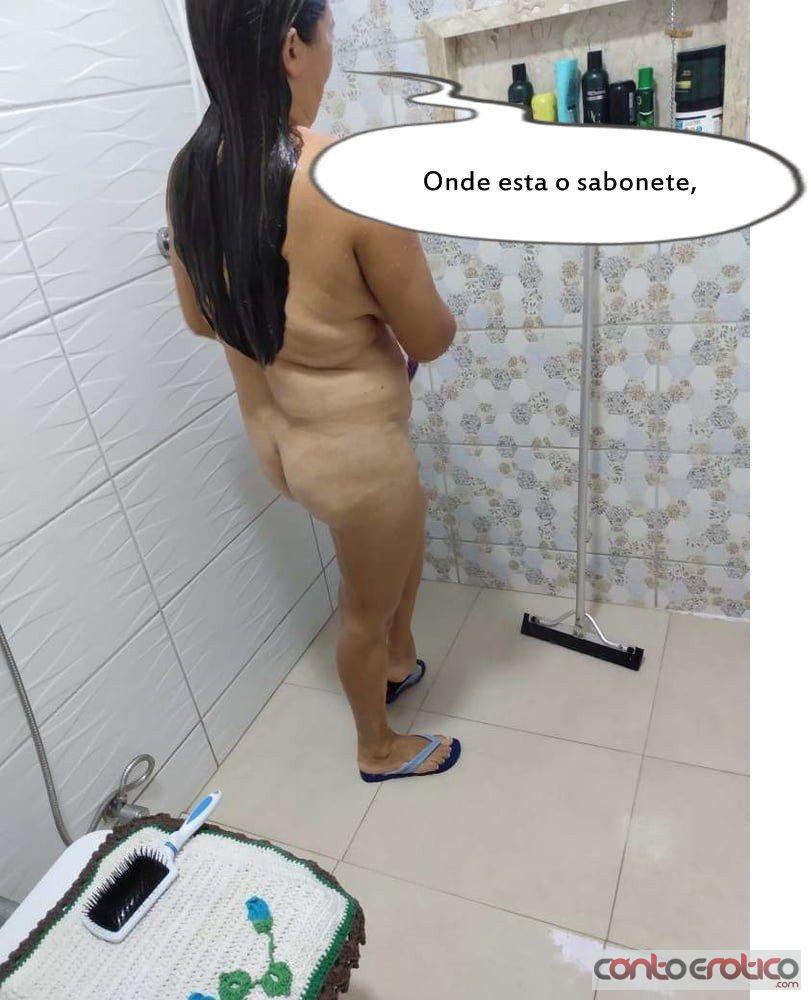 Quadrinho Erotico Mulher do Corninho Tomando Banho Para foder com o Amigo do Corno Imagem 11